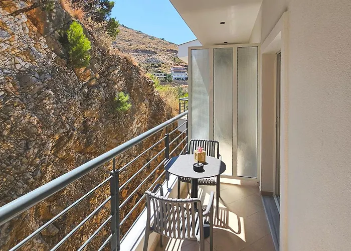 Premium Pirali With Free Parking Apartment Sarandë
